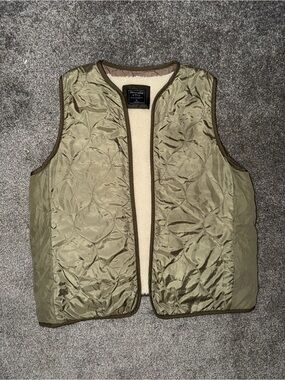 Abercrombie & Fitch Olive and Cream Sherpa-Lined Vest